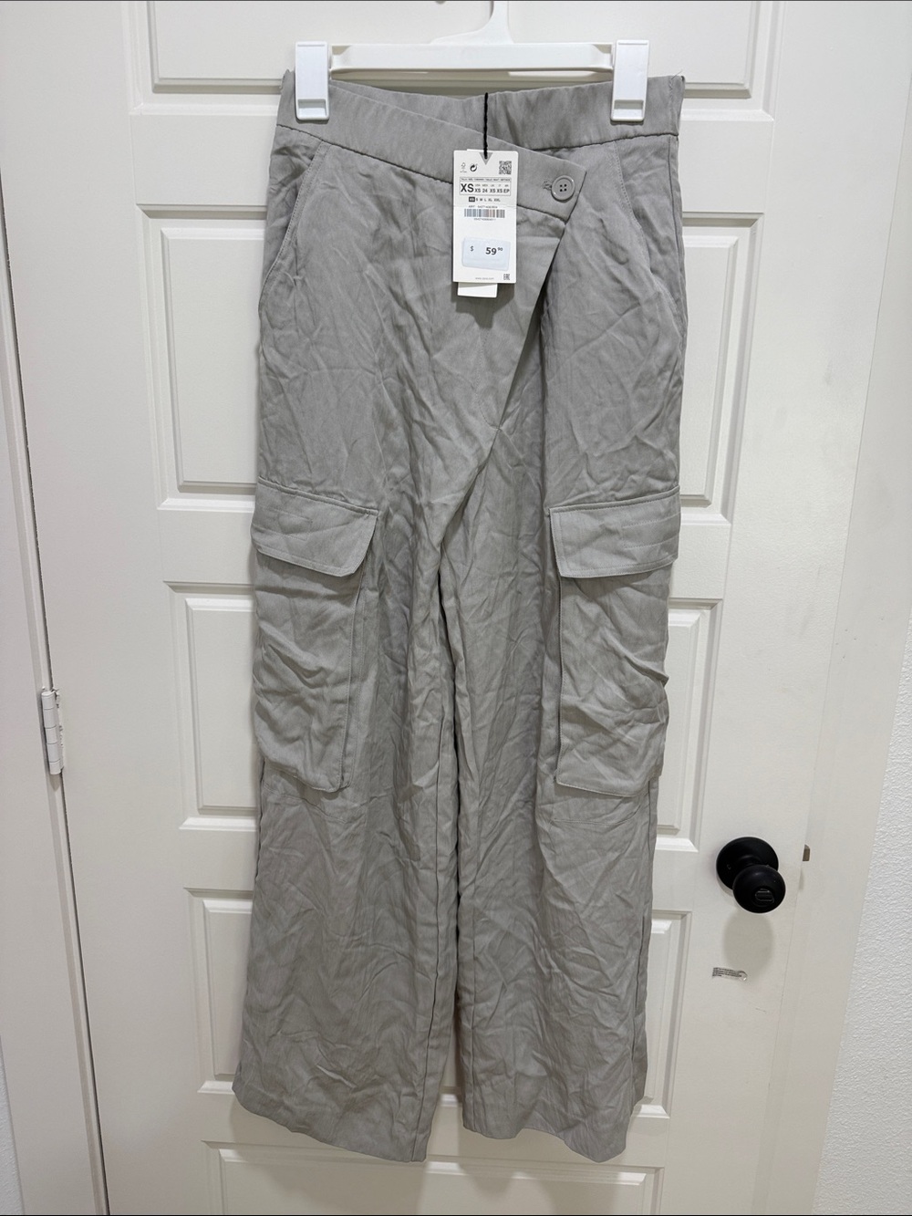 Zara Wide-Leg Cargo Pants in Light Gray